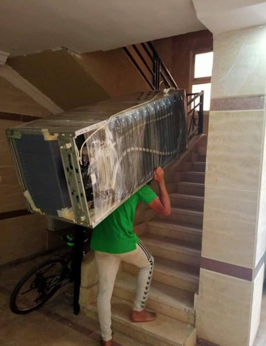 نقل أثاث على الدرج